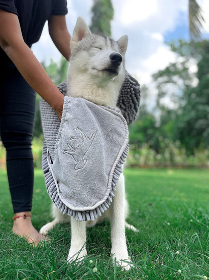 Ultra Absorbent Microfiber Dog Bath Towel - Extra Large 35x15 Size with Comfortable Hand Pockets, Ideal for Indoor and Outdoor Use, Durable and Machine Washable