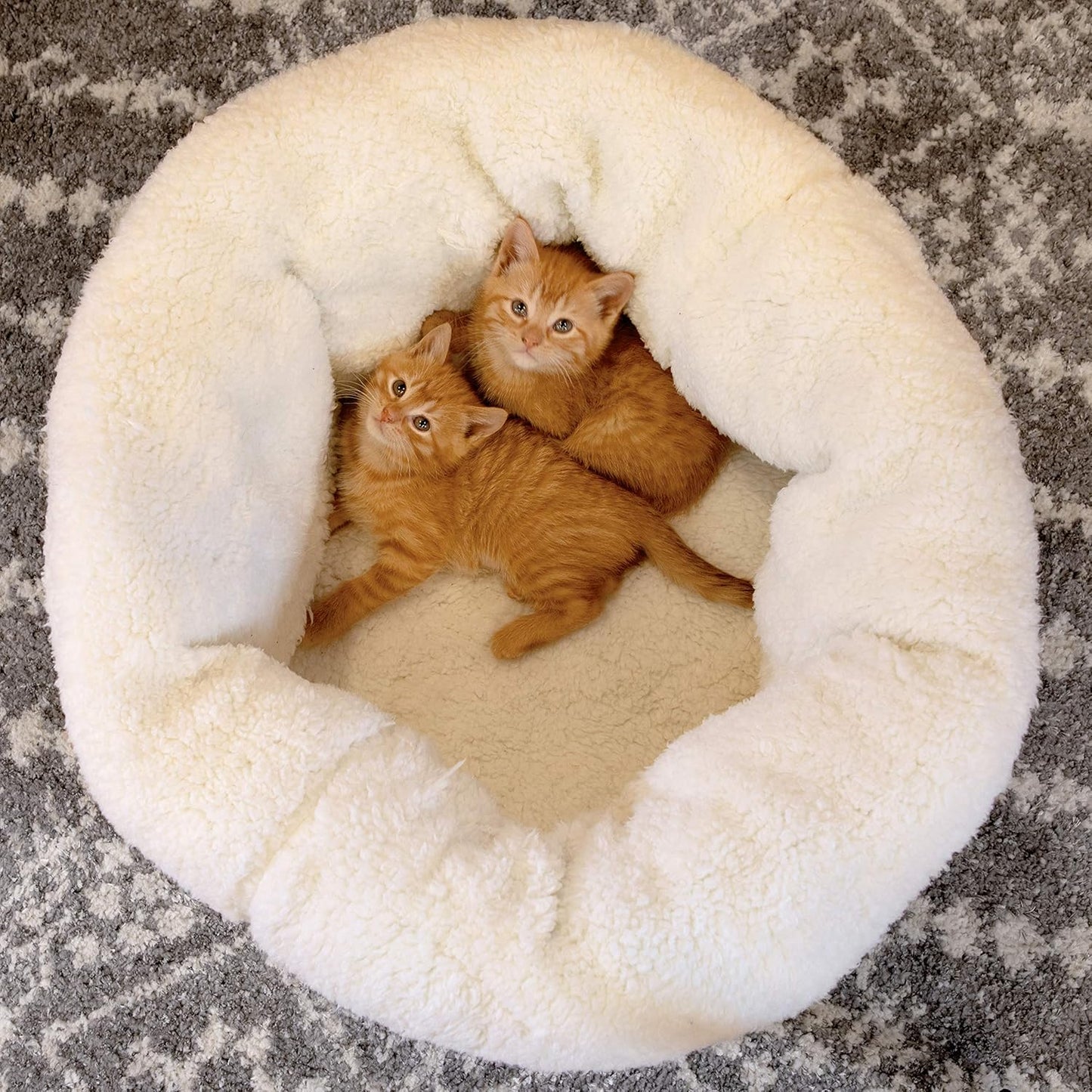 Cozy Deep Dish Donut Bed for Cats - Soft, Stylish, and Perfect for All Breeds