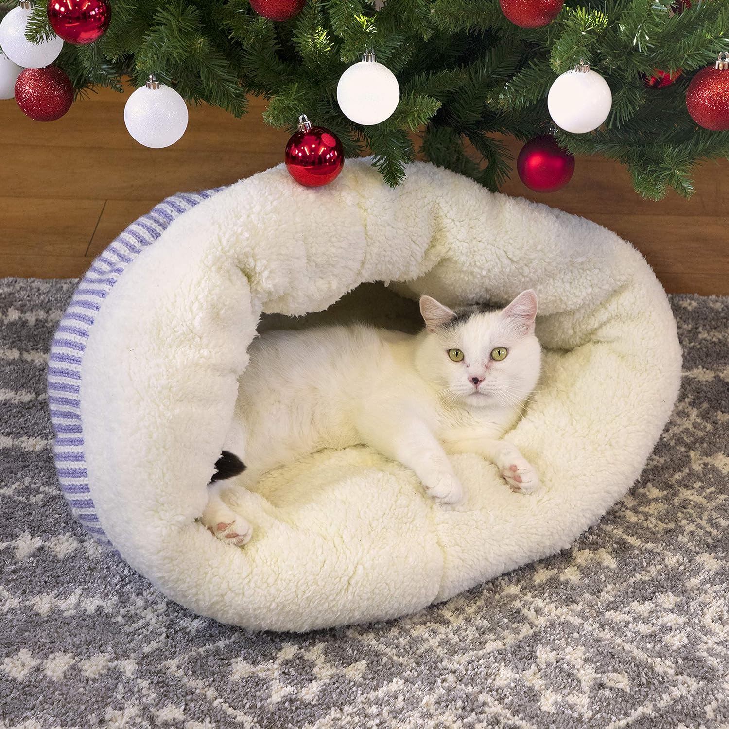 Cozy Deep Dish Donut Bed for Cats - Soft, Stylish, and Perfect for All Breeds
